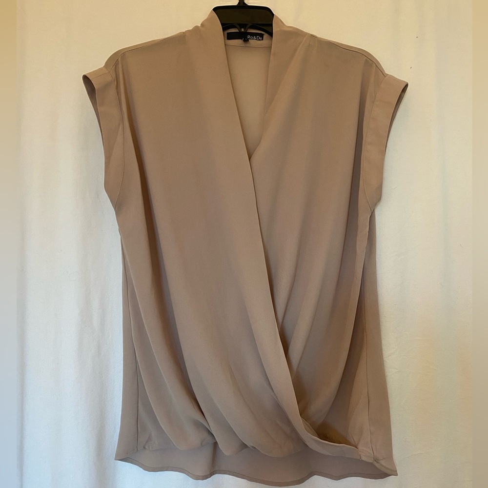 A blouse that can be great for office or an evening HH or dinner.